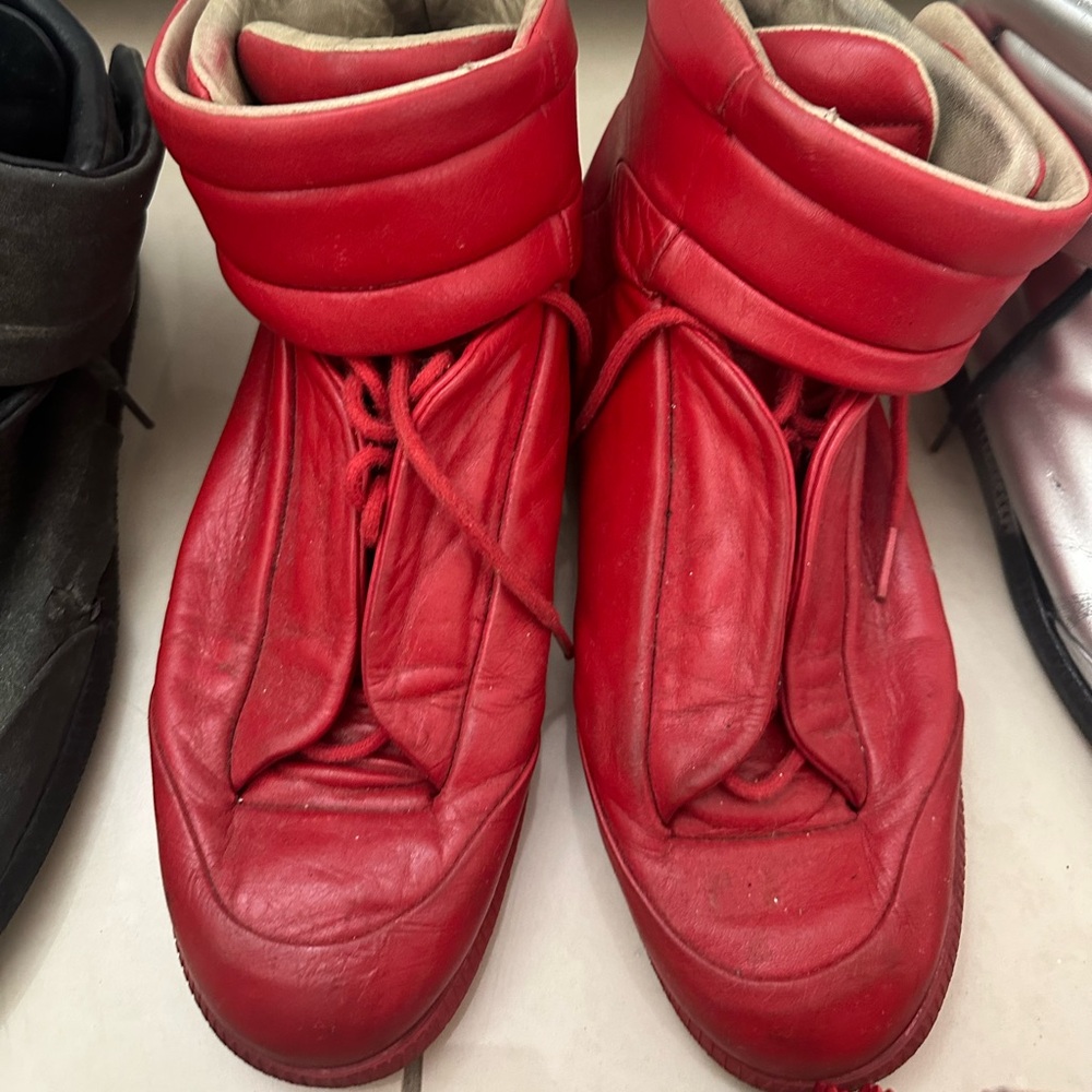 MAISON MARGIELA (Genuine)
Red Men's Future 22 AU High-Top Sneakers
